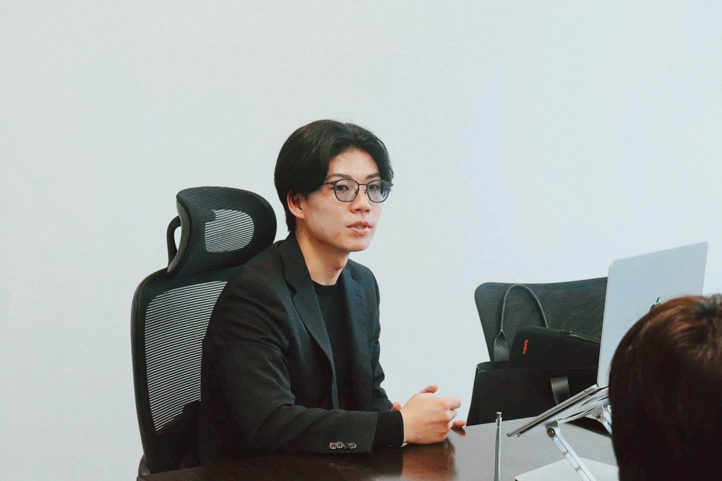AI人材導入を決断した経営者の表情
