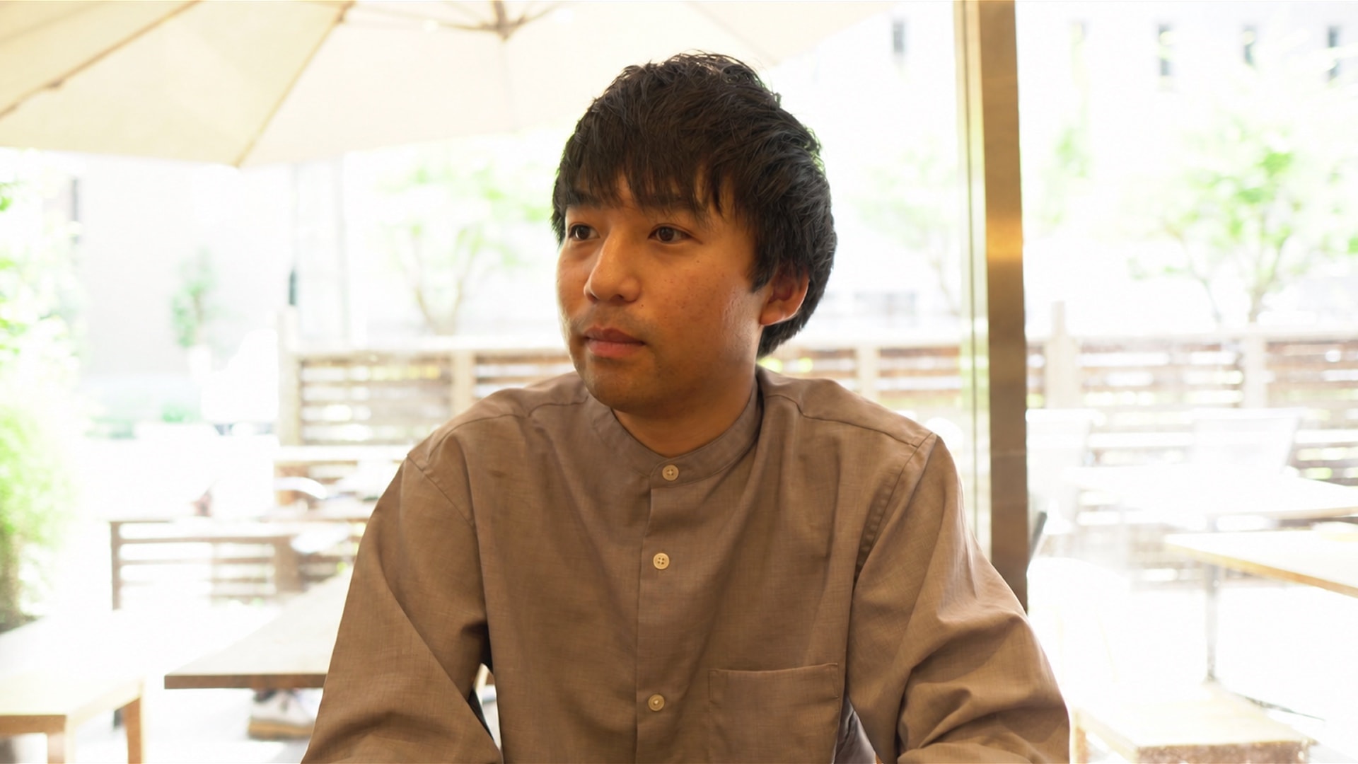 インタビューに答える野口様
